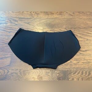 Black Butt Butt Enhancing  Pad Scallion Panties NWOT New Without Tags  Size L